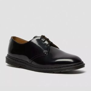 Dr. Martens Archie II smooth leather lace up shoes. 🖤